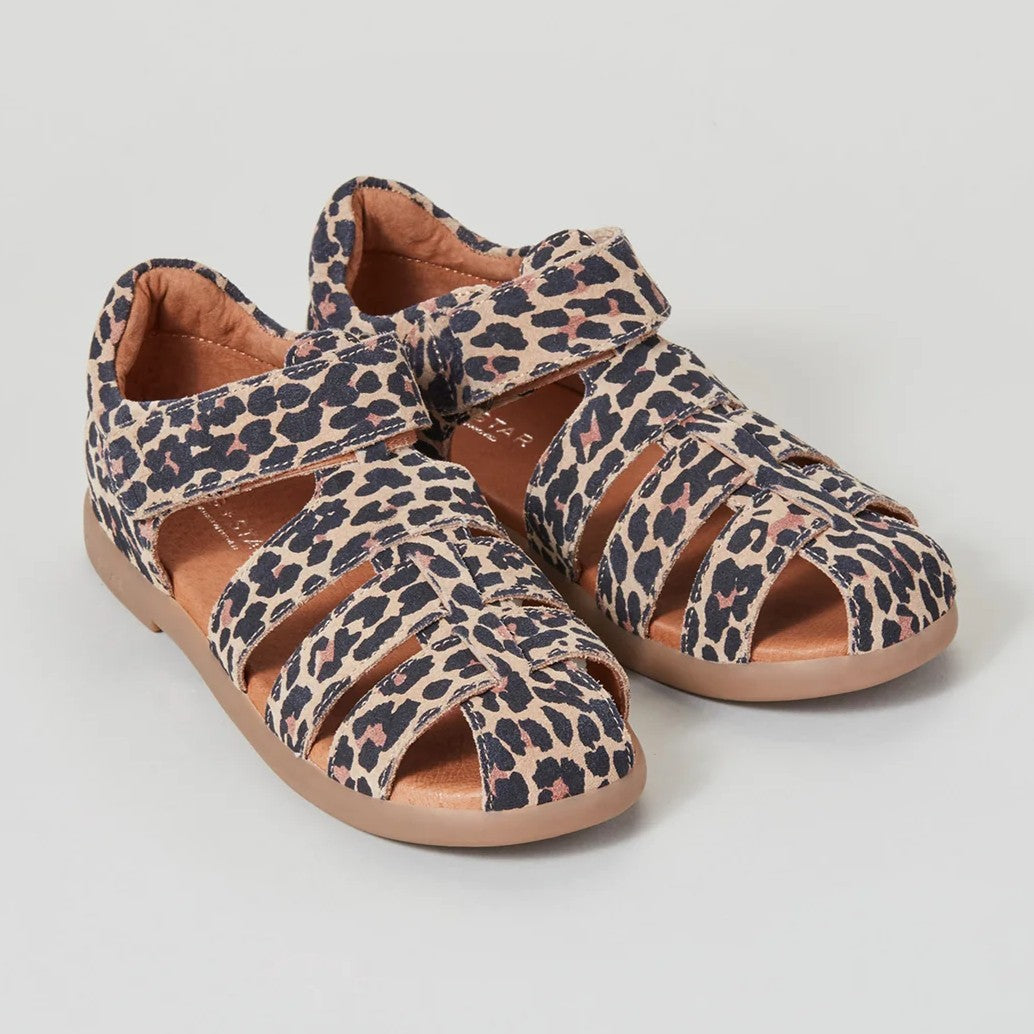 ZIG_STAR_COSMIC_JUNIOR_SANDAL_NATURAL_ANIMAL_PAIR_1350x1800