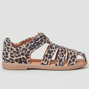 ZIG_STAR_COSMIC_JUNIOR_SANDAL_NATURAL_ANIMAL_SIDE_1350x1800