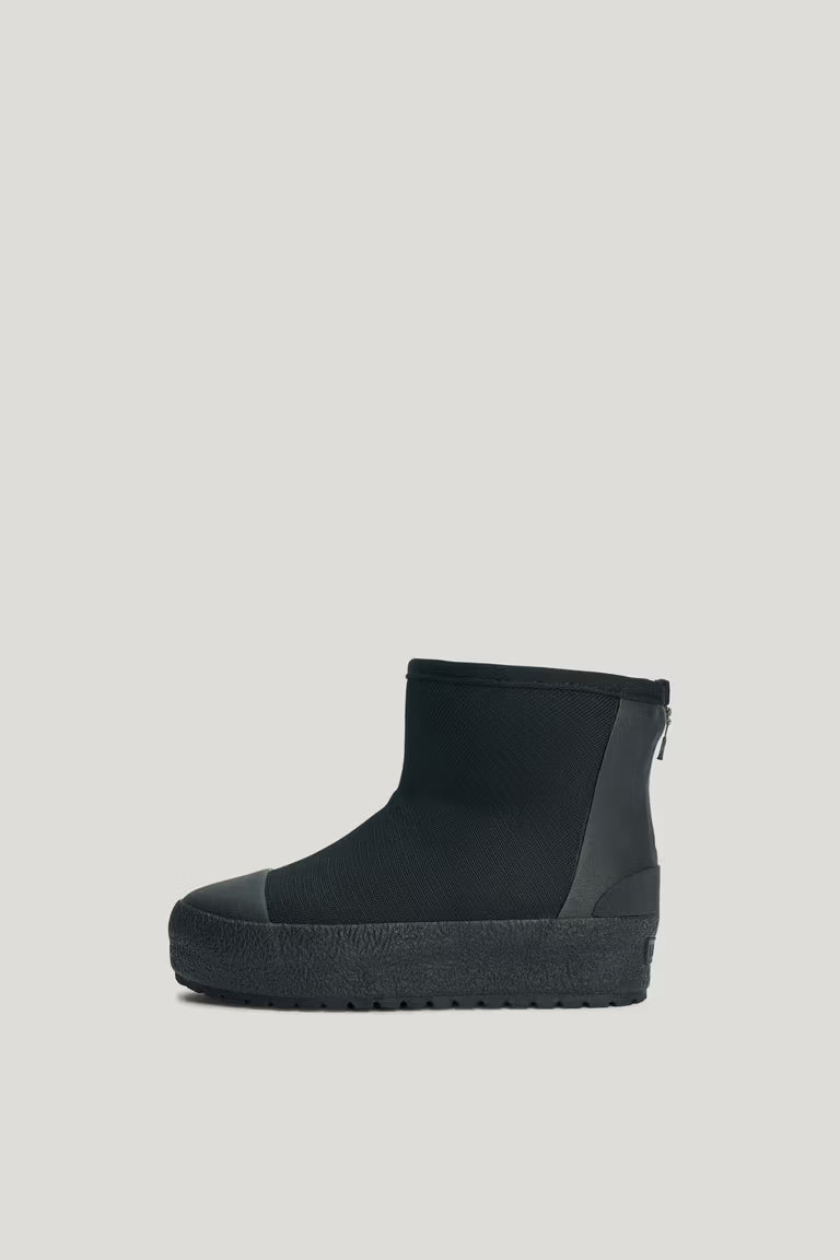 Tretorn Arch Hybrid JR Jet Black siltie un ūdensizturīgie zābaki