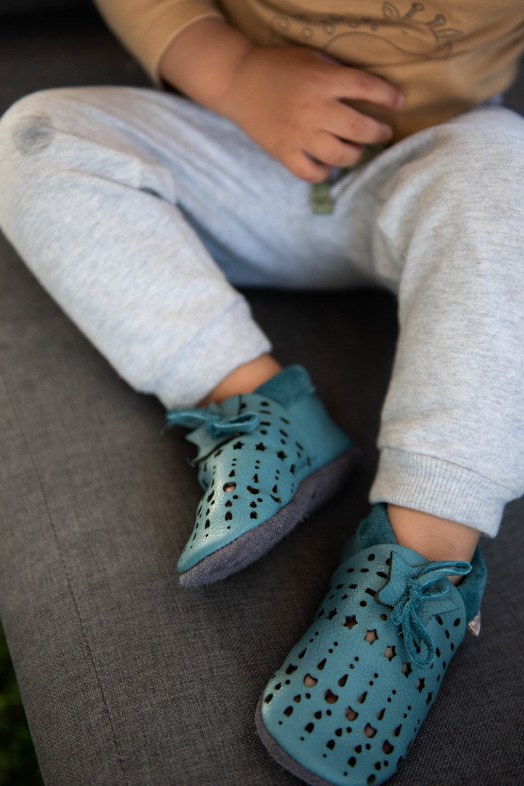 Baobaby-pelice-soft-sole-baby-shoes-dots-eucalyptus (3)