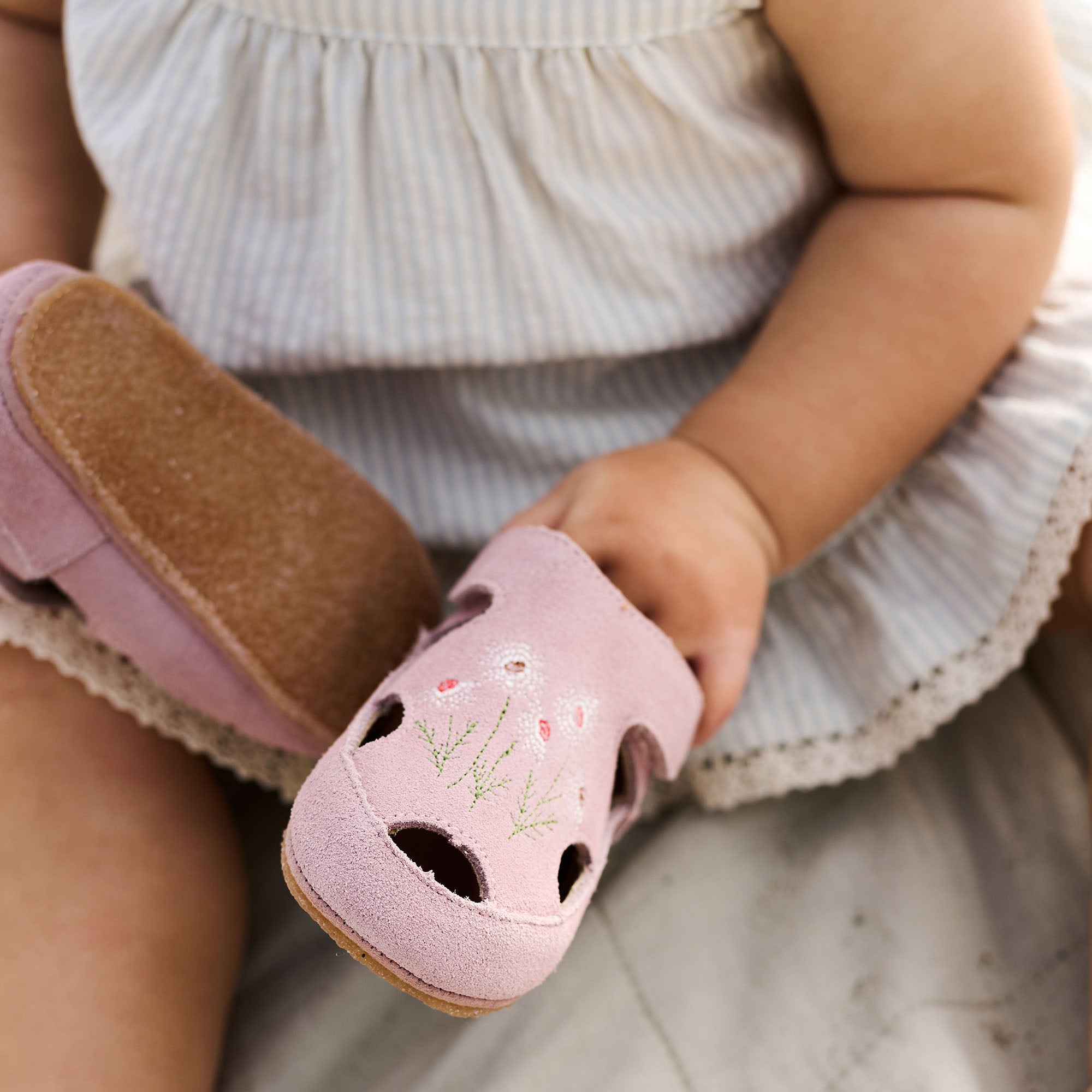 Wheat Pax Rose Frost leather slippers
