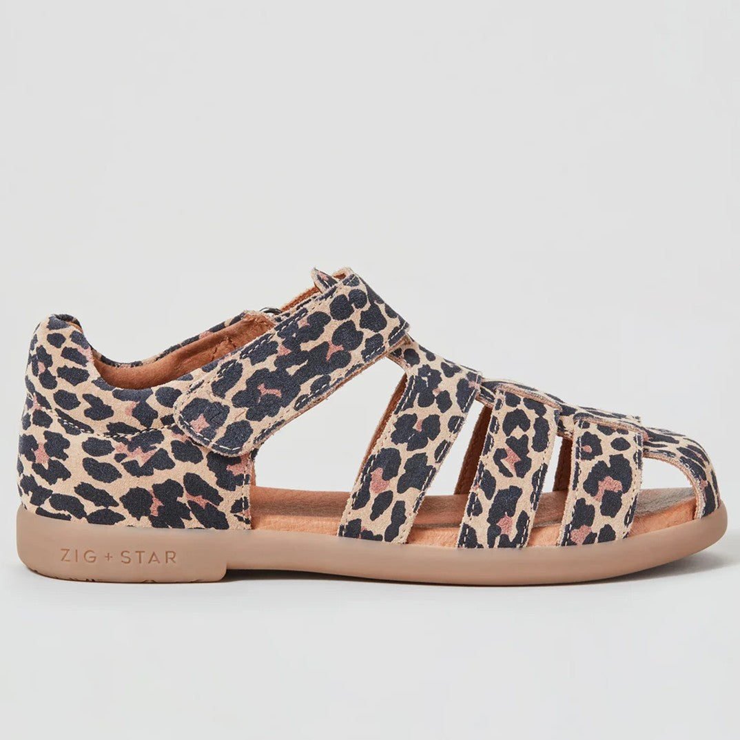 ZIG_STAR_COSMIC_JUNIOR_SANDAL_NATURAL_ANIMAL_SIDE_1350x1800