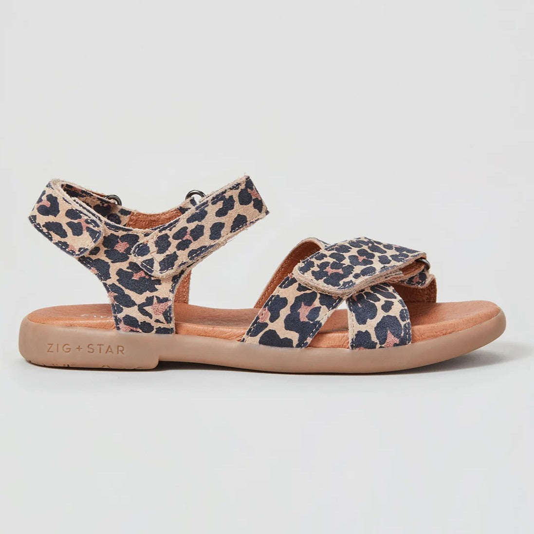 ZIG_STAR_RAE_JUNIOR_SANDAL_NATURAL_ANIMAL_SIDE_1307x1800
