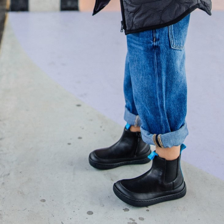 detske-barefoot-chelsea-cizmy-victory-mini-black-blue-leather-4 cut